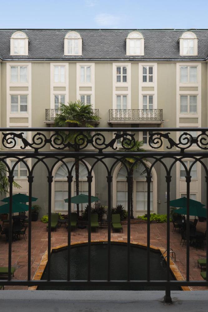 Queen Room with Balcony interior